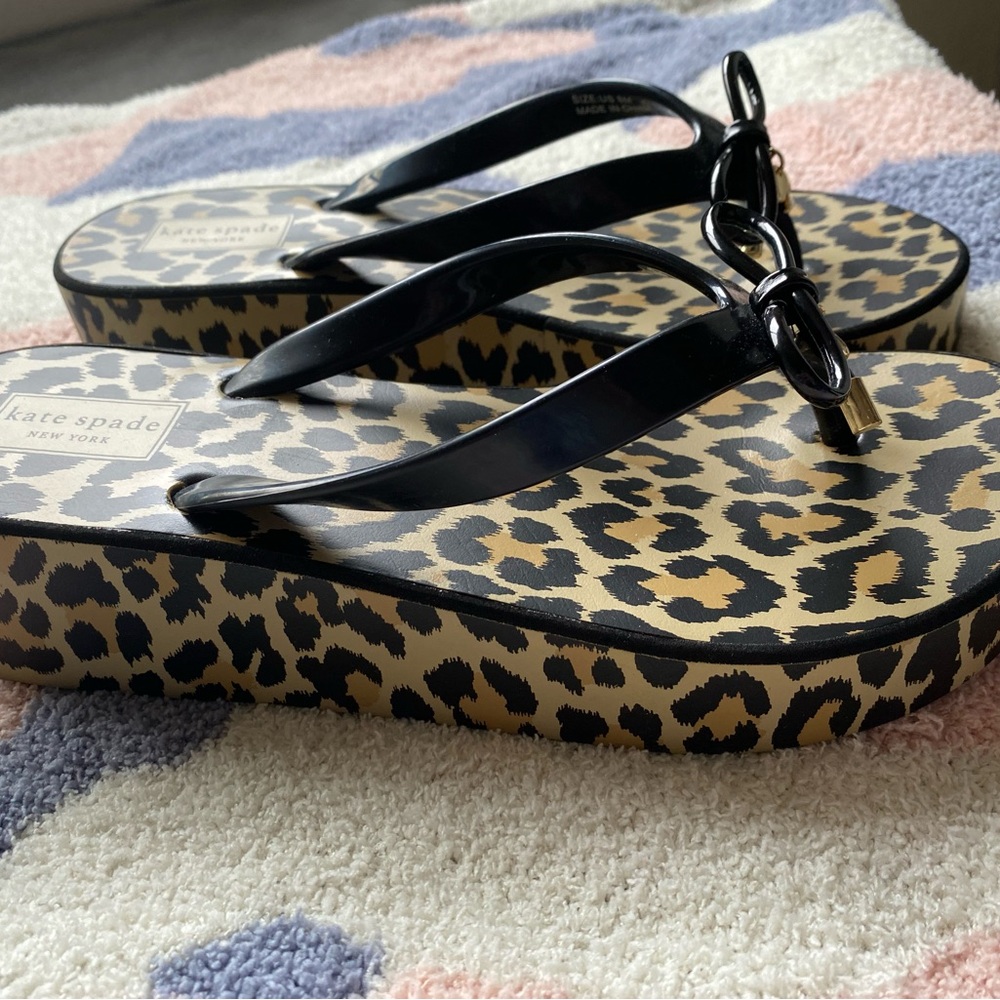 Kate Spade flip flops 8M